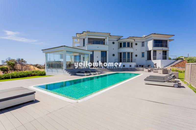Luxurious and fully furnished top quality Golf Villa, impressive from every angle